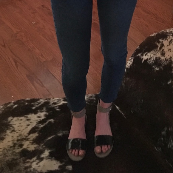 Vince grey and black sandals (7.5-8) - Picture 7 of 8